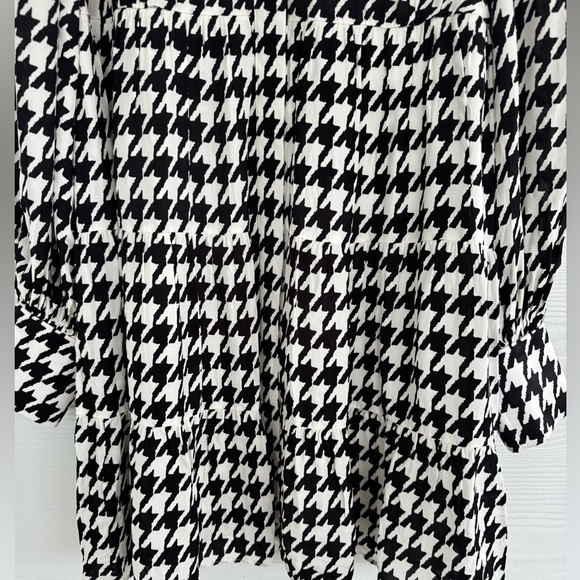 Alice + Olivia Black and White Long Sleeve Dress - Picture 5 of 14